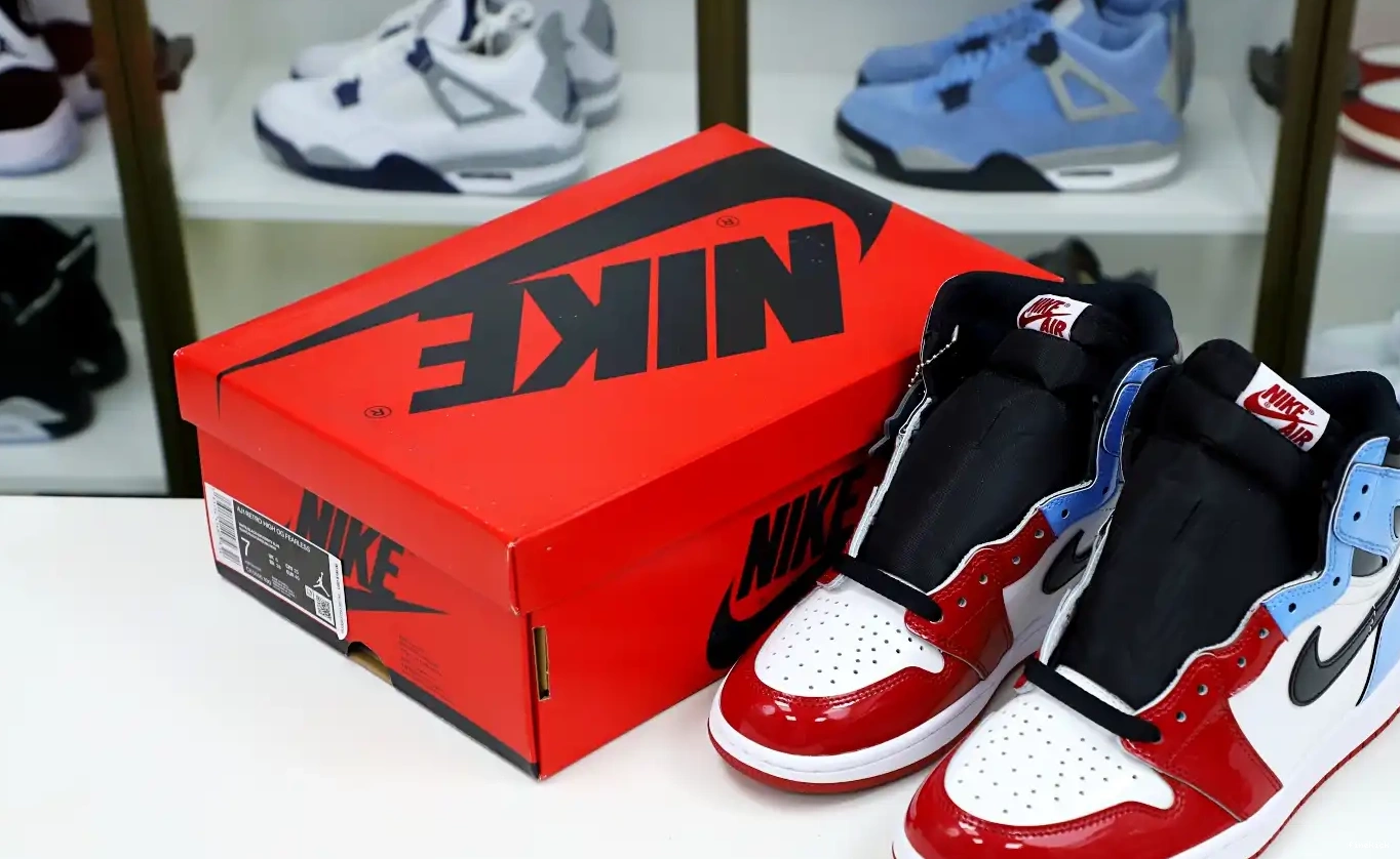 1 AIR OG JORDAN 'FEARLESS' RETRO HIGH 0520